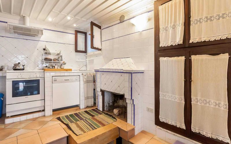 Beautiful Skopelos Town traditional house with terrace and Sea views Living/Dining room