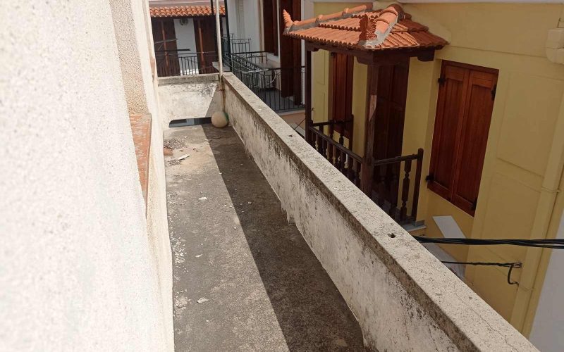 Three storey Skopelos Town house to renovate Balcony