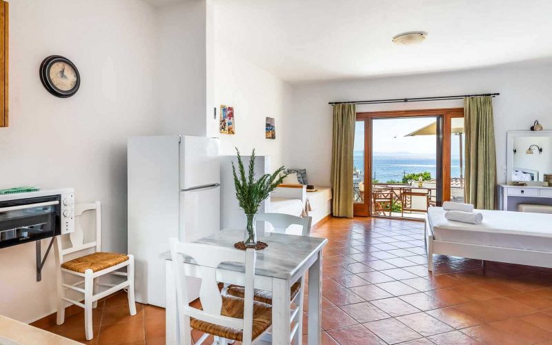 Beach complex in Agnondas only a few meters from the Sea Studios