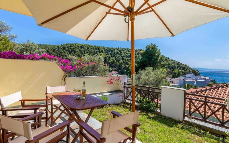 Beach complex in Agnondas only a few meters from the Sea Studios