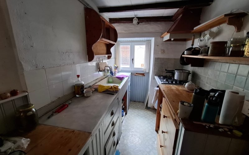 Traditional Stone made Town House Kitchen