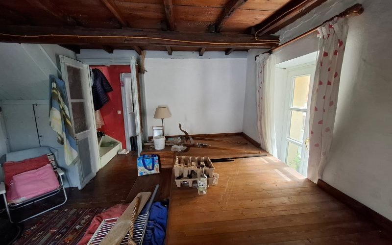 Traditional Stone made Town House Bedroom