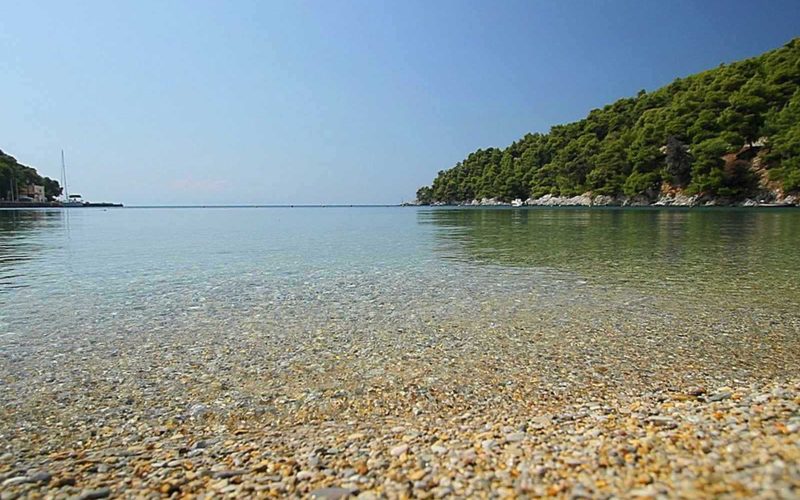 Beach complex in Agnondas only a few meters from the Sea