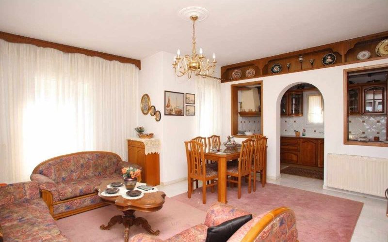 Beautiful property close to Skopelos Town waterfront Top apartment living/dining room