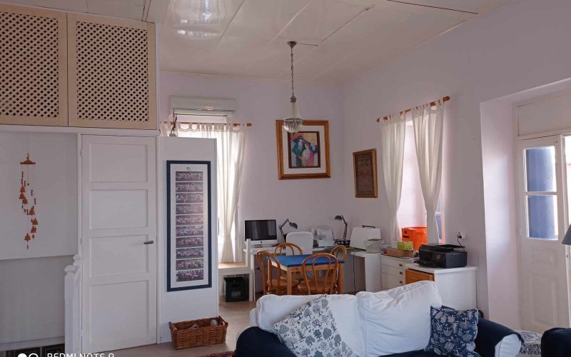 Traditional Renovated property inside Skopelos Town Living room