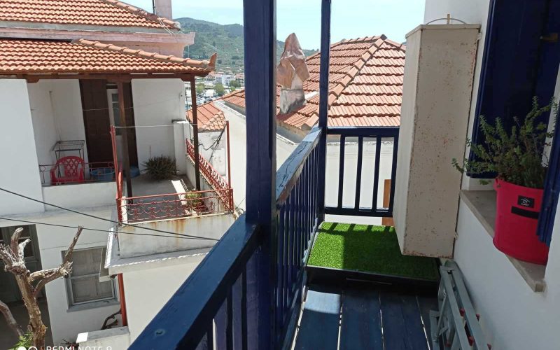 Traditional Renovated property inside Skopelos Town Balcony