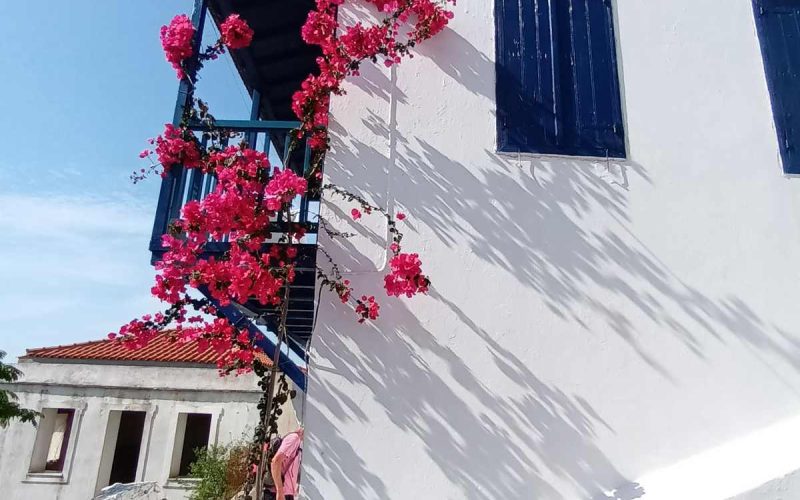 Cozy Skopelos Town House with views and balcony
