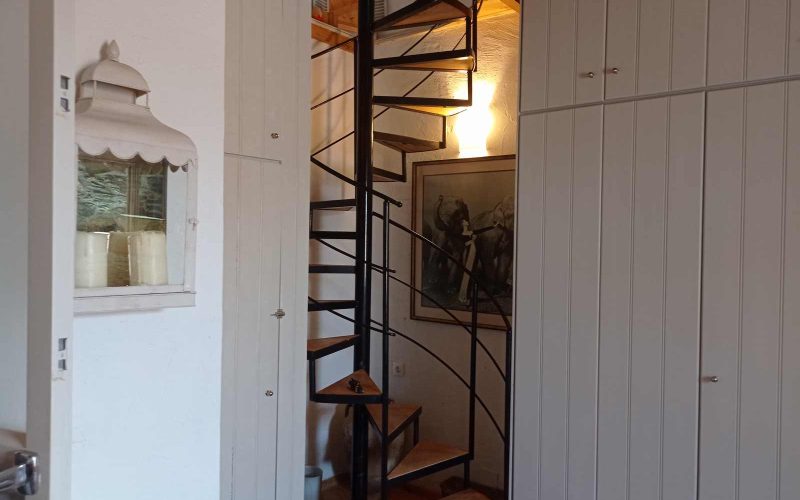 Stylish traditional house in Old Klima with yard and balcony Staircase