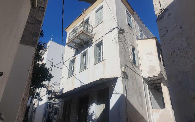 Skopelos Town Mansion with renovation permit