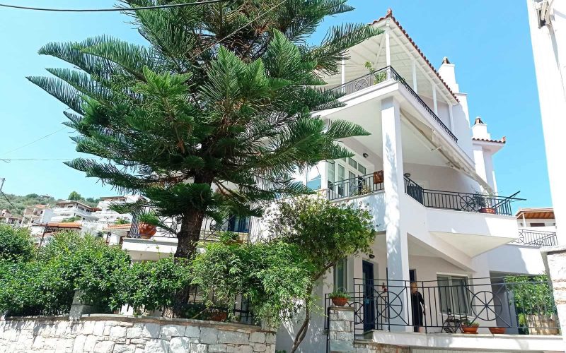Spacious mansion in the center of Skopelos Town