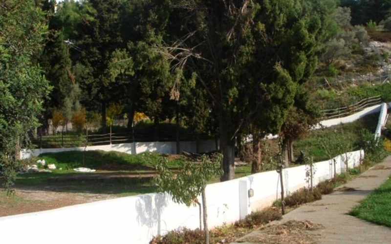 Buildable plot only a few meters from Agnontas beach