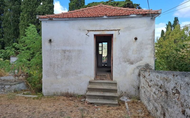 Two cottages for renovation in walking distance to Skopelos Town