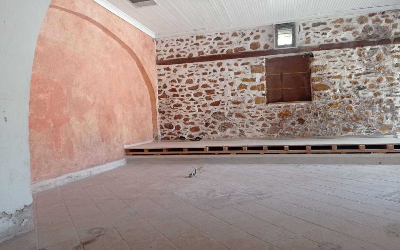 Spacious stone made building with garden in Skopelos Town