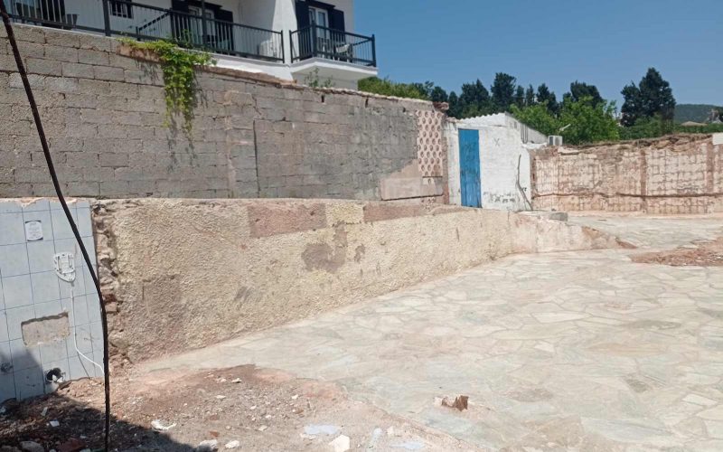 Spacious stone made building with garden in Skopelos Town