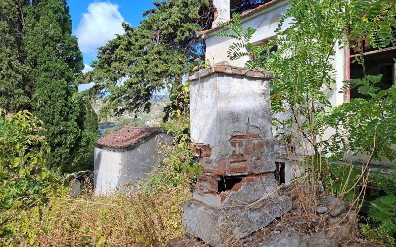 Two cottages for renovation in walking distance to Skopelos Town