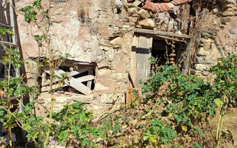 Ruined Skopelos Town House in Kastro area