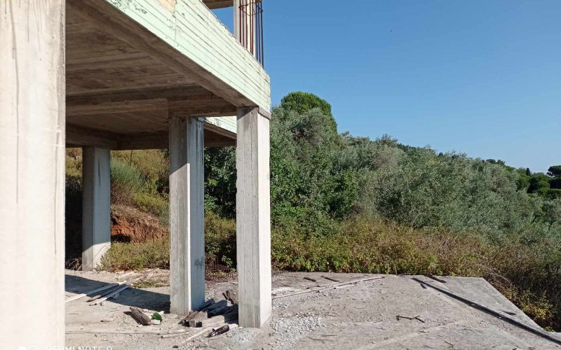 Unfinished villa with pool and views to the Sea in Glossa area