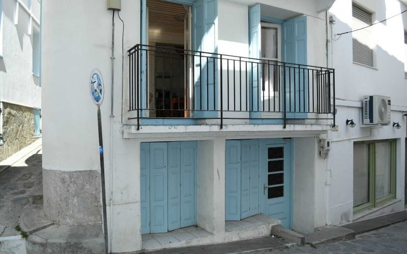 Boat shaped Skopelos Town house close to waterfront