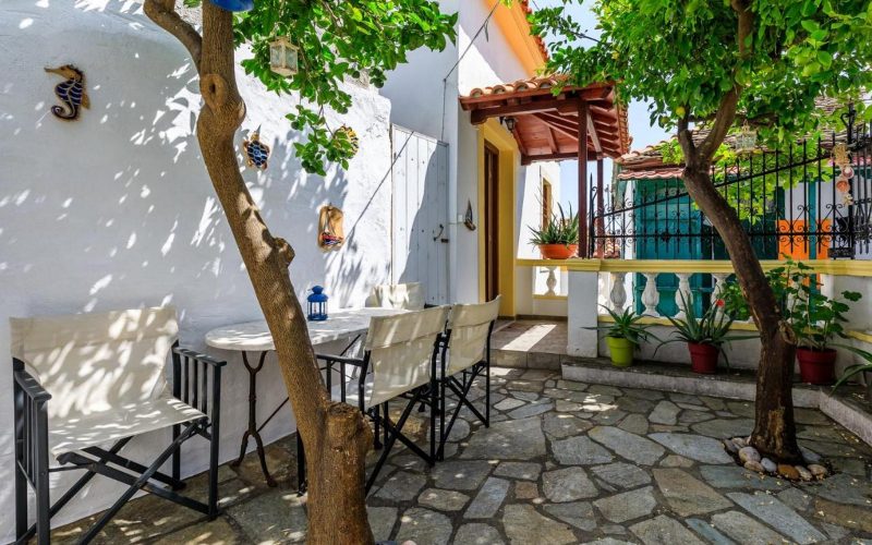 Luxurious Skopelos Town house with private yard