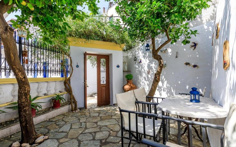 Luxurious Skopelos Town house with private yard