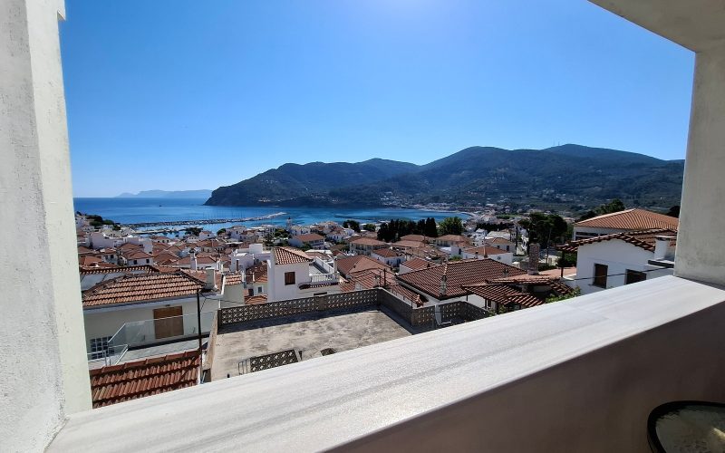 Beautiful Town house with garden and views to the Sea