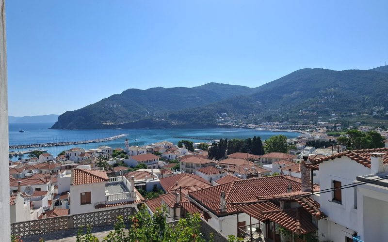Beautiful Town house with garden and views to the Sea