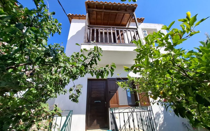 Beautiful Town house with garden and views to the Sea