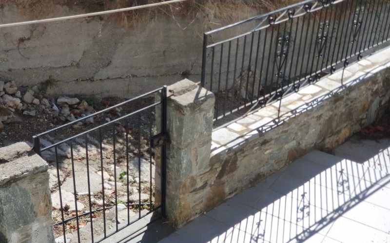 Cosy house with terrace and views in Old Klima Village