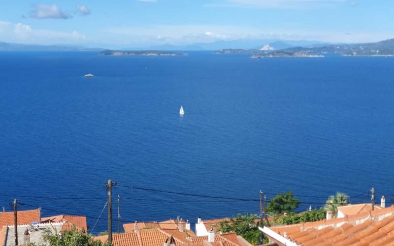 Cosy house with terrace and views in Old Klima Village