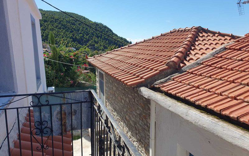 Cosy house with terrace and views in Old Klima Village