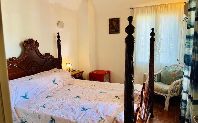 Property in walking distance to Agnontas beach
