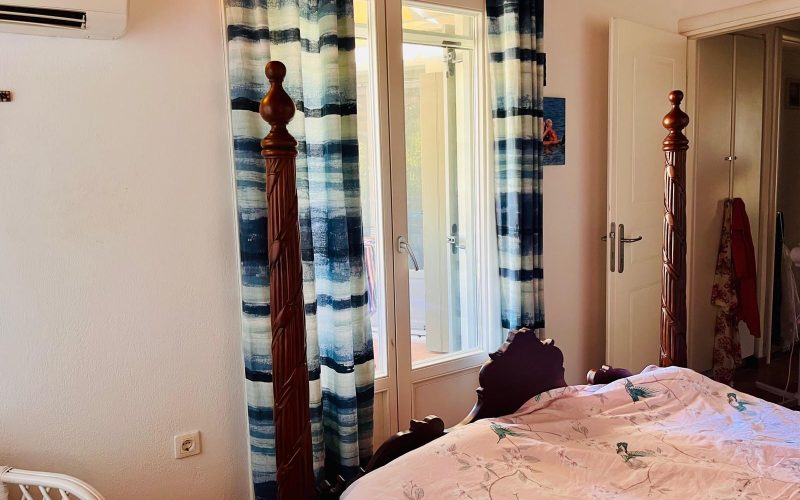 Property in walking distance to Agnontas beach