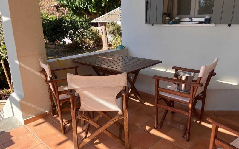 Property in walking distance to Agnontas beach