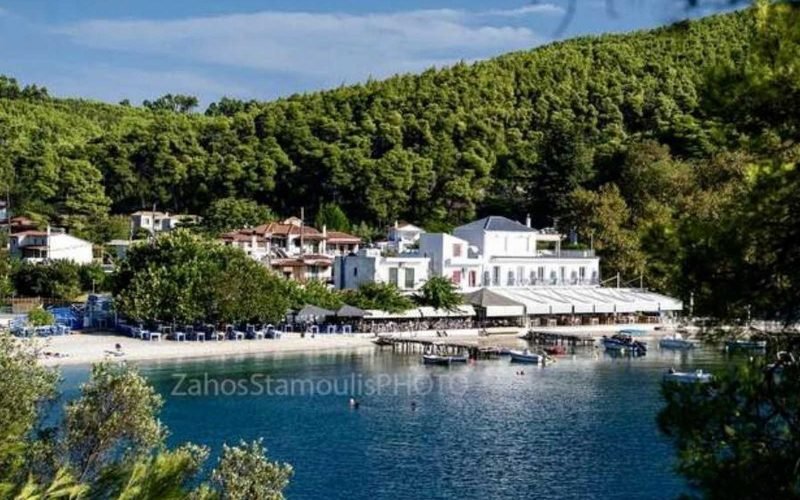 Property in walking distance to Agnontas beach