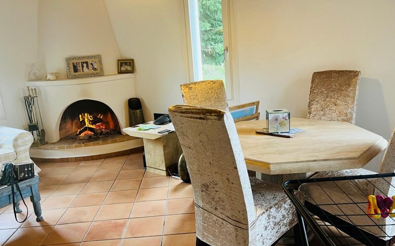 Property in walking distance to Agnontas beach