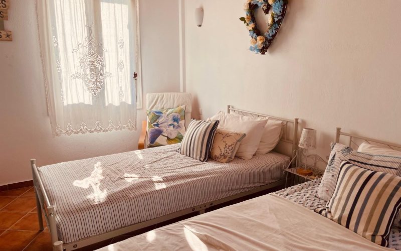 Property in walking distance to Agnontas beach