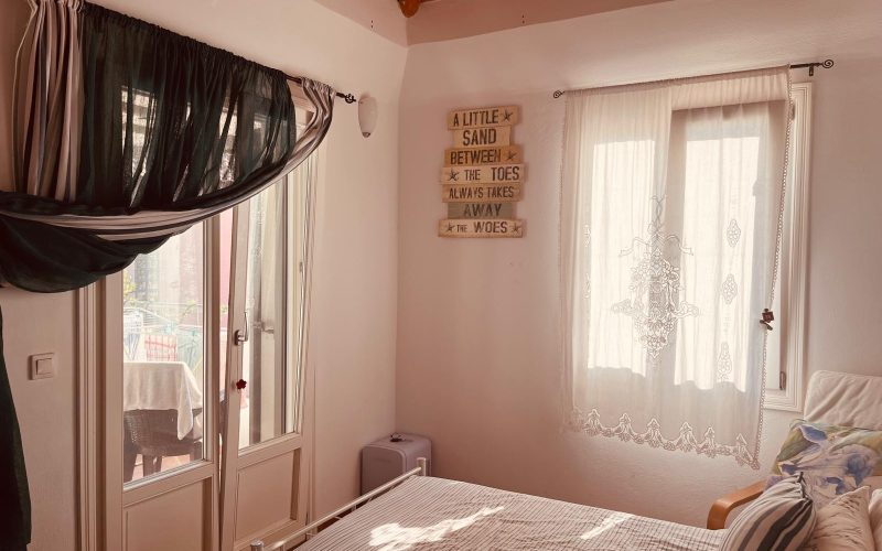 Property in walking distance to Agnontas beach