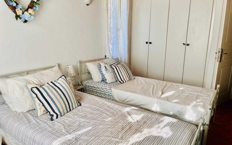 Property in walking distance to Agnontas beach