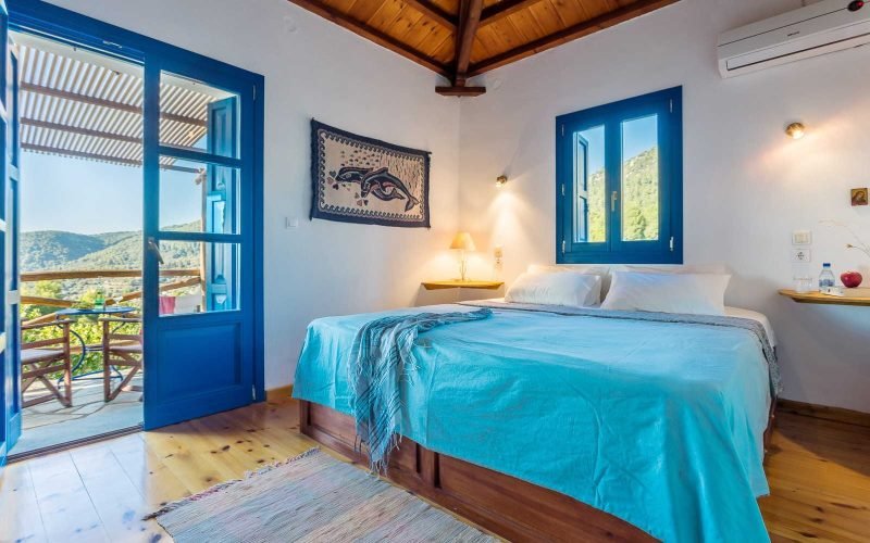 Beautiful Villa with Panoramic Views close to Panormos