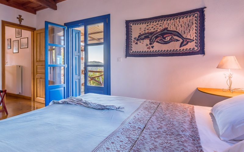 Beautiful Villa with Panoramic Views close to Panormos