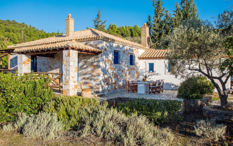 Beautiful Villa with Panoramic Views close to Panormos