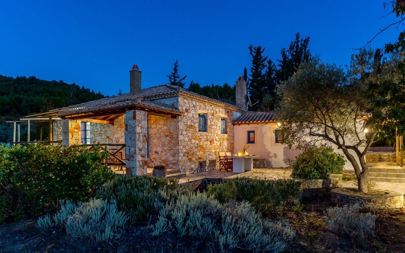 Beautiful Villa with Panoramic Views close to Panormos