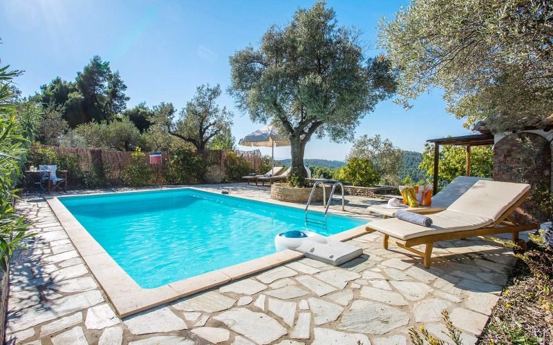 Beautiful Villa with Panoramic Views close to Panormos