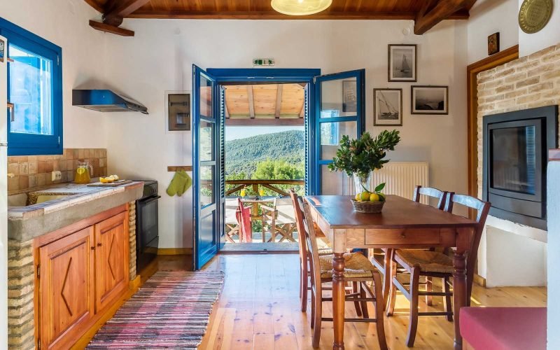 Beautiful Villa with Panoramic Views close to Panormos