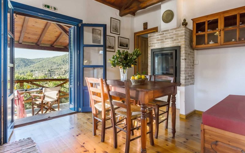 Beautiful Villa with Panoramic Views close to Panormos