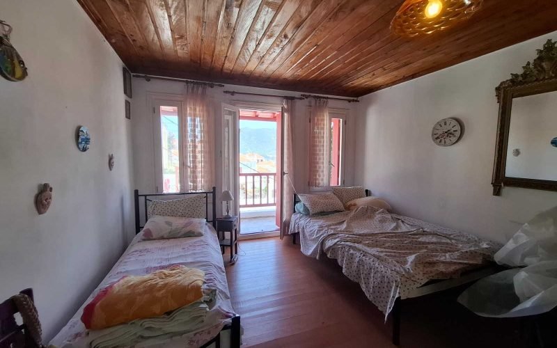 Cozy town house with balcony and terrace with views