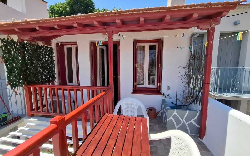 Cozy town house with balcony and terrace with views